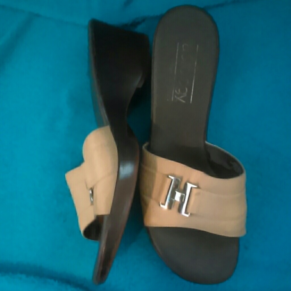 Cozy Wedge Slides